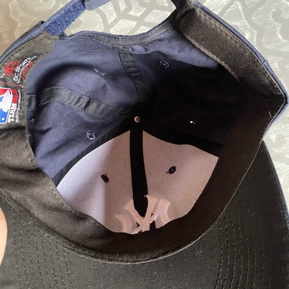 New York Yankees baseball hat – blue – perfect condition - Picture 6 of 8